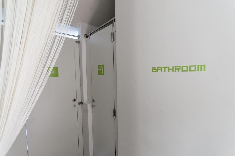 Economy Twin Room With Shared Bathroom photo 3