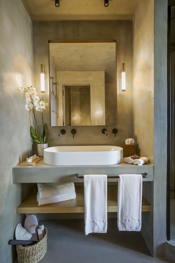 Premium Double Room Single Use (LARIOS) thumbnail 6