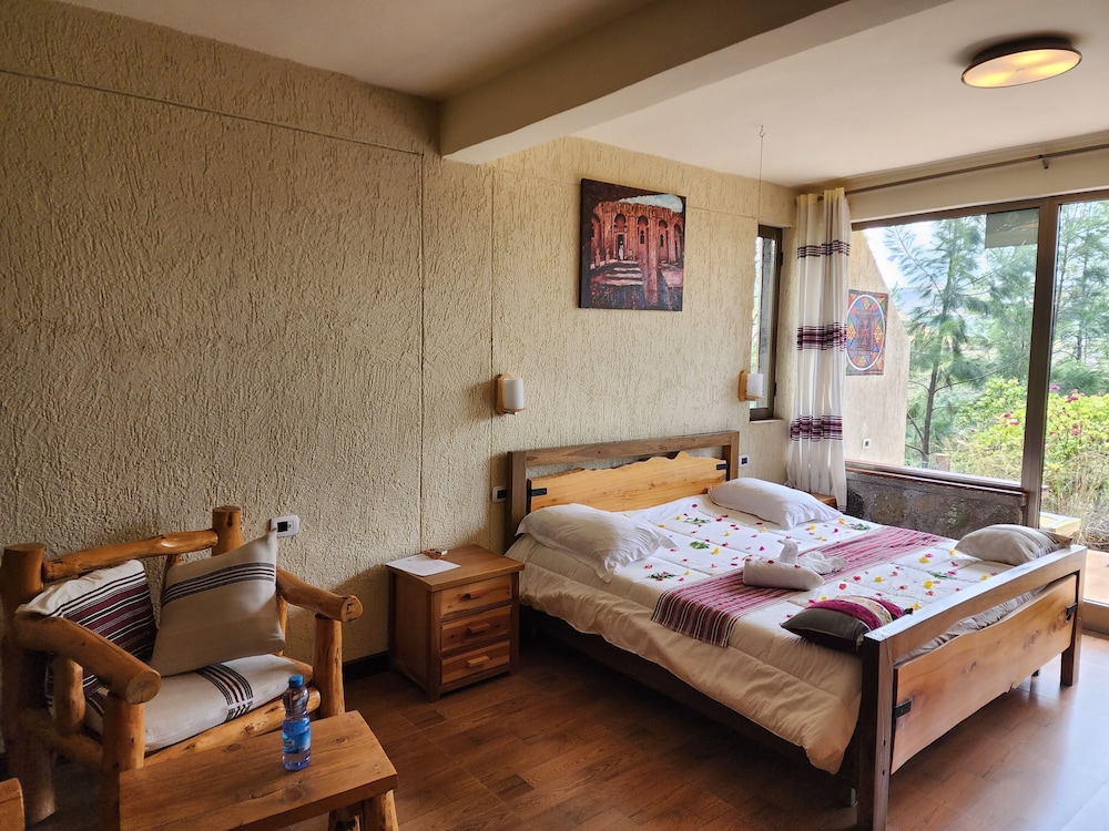Honeymoon Studio Suite, 1 King Bed, Mountain View photo 1