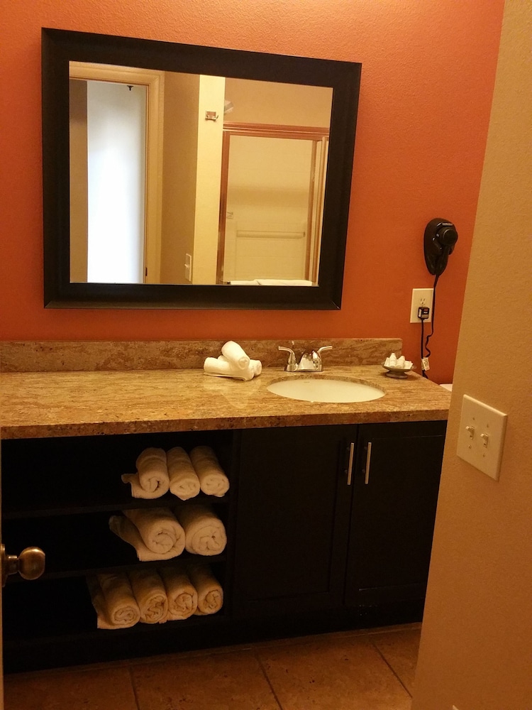 Deluxe Apartment, 2 Bedrooms - Photo 15