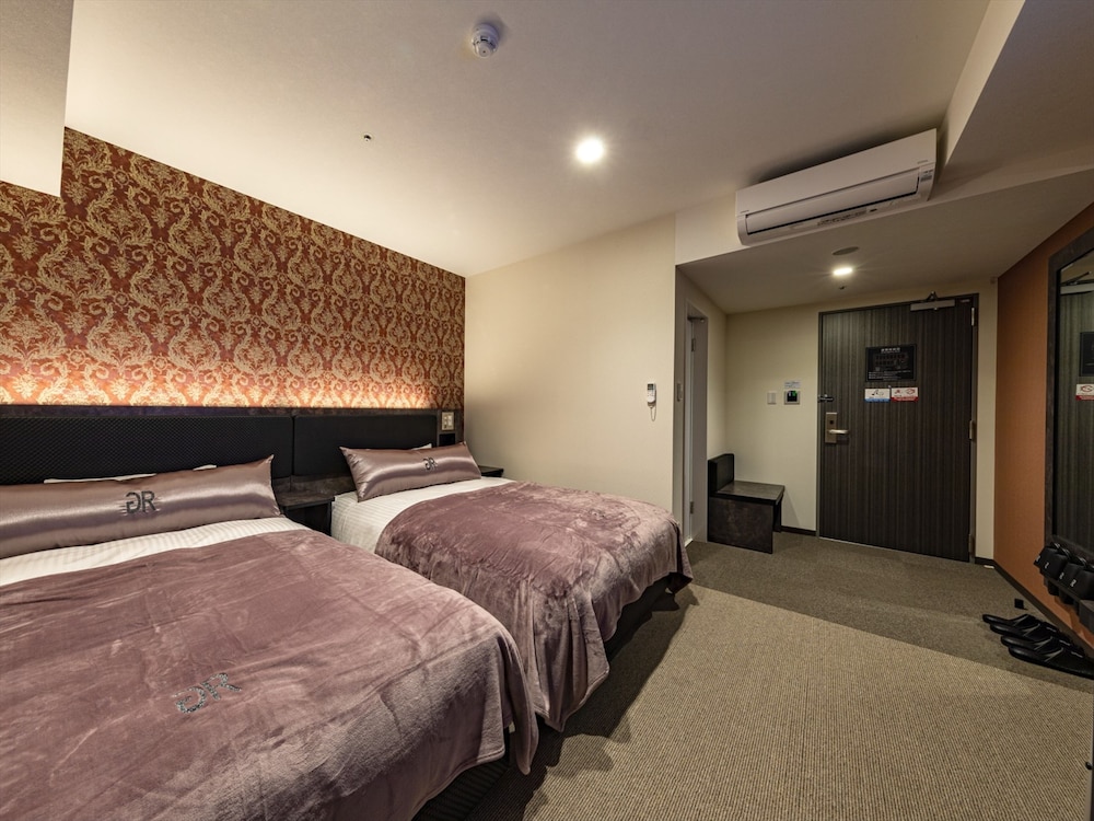 Standard Twin Room, with 2 Semi Double Beds, Smoking - Photo 2
