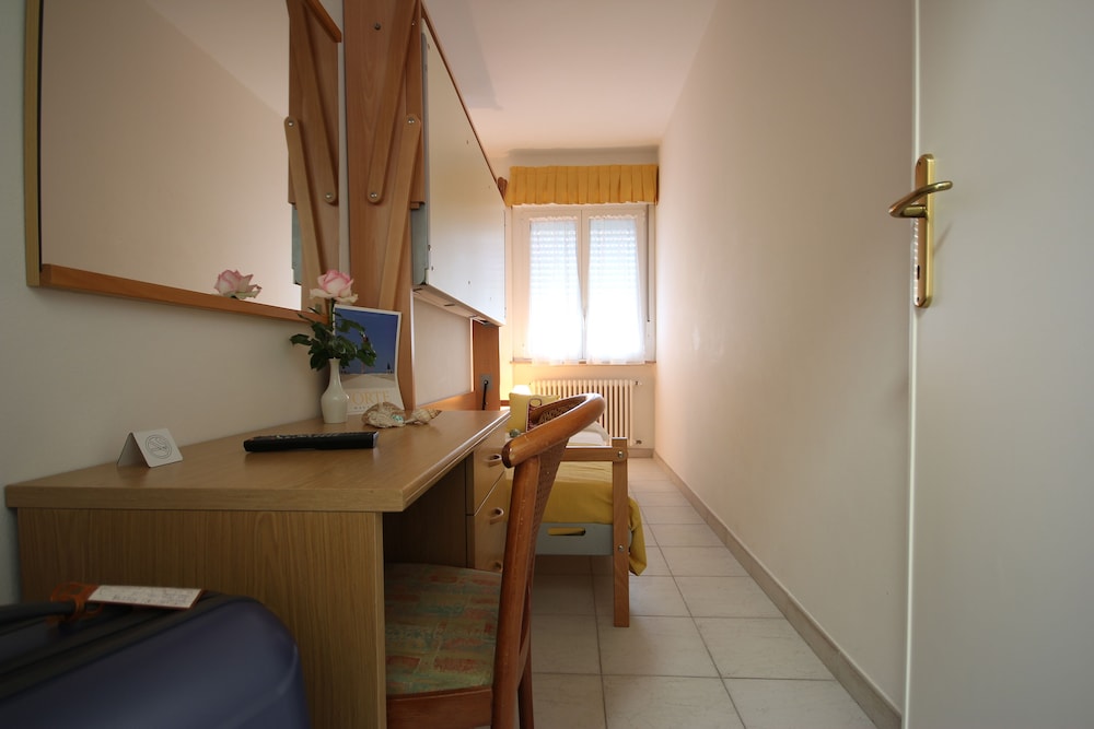 Economy Double Room photo 2