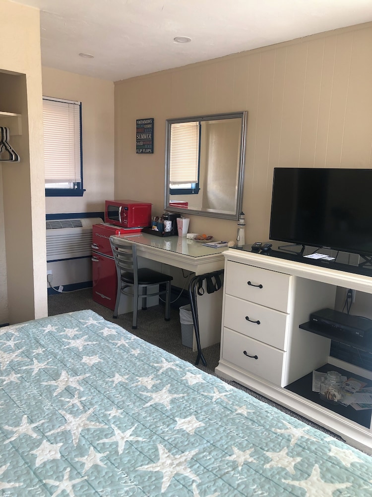 Standard Room, 1 King Bed photo 3