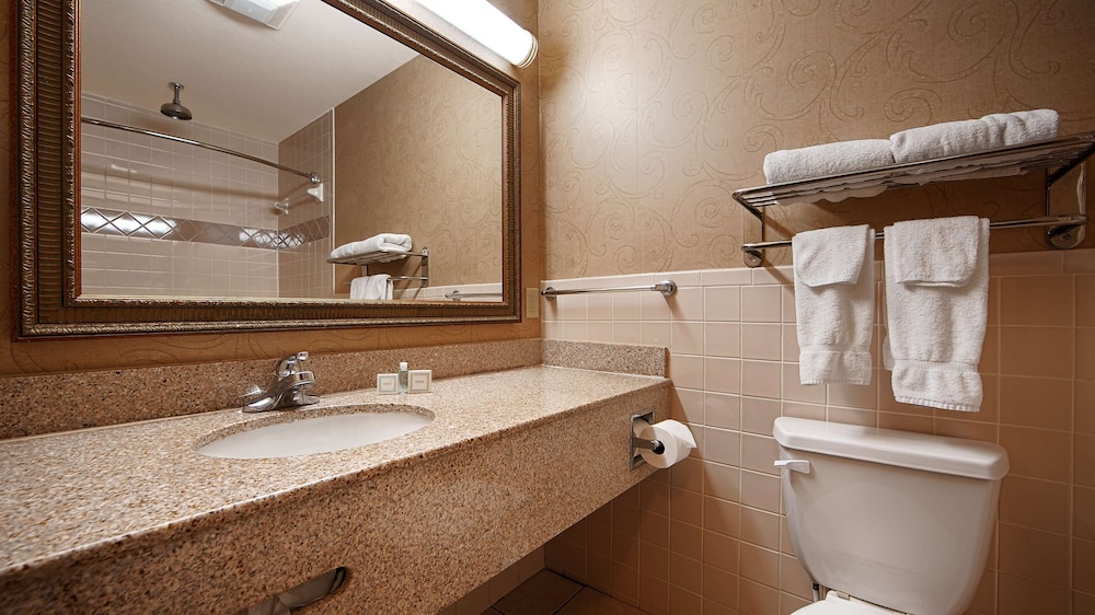 Suite, Multiple Beds, Non Smoking, Refrigerator & Microwave (Oversized Room) - Photo 2