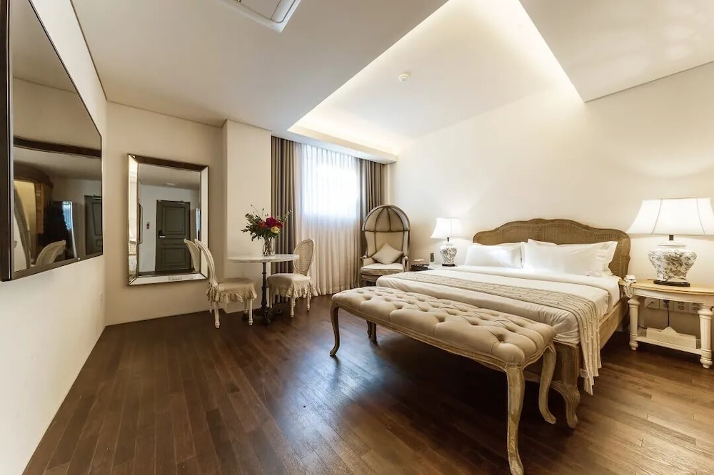 Main Building - Deluxe Room