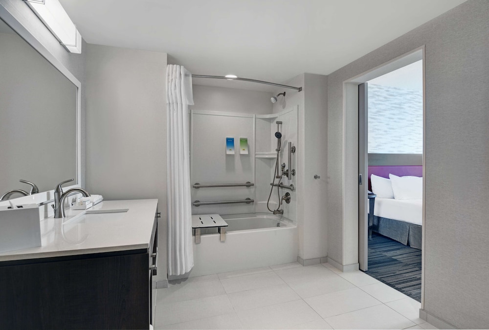 Studio, 2 Queen Beds, Accessible, Bathtub (Mobility & Hearing) - Photo 3