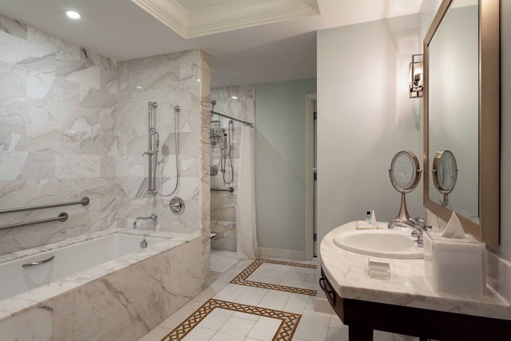 Junior Suite, Multiple Beds (Mobility Accessible, Roll-in Shower) photo 2