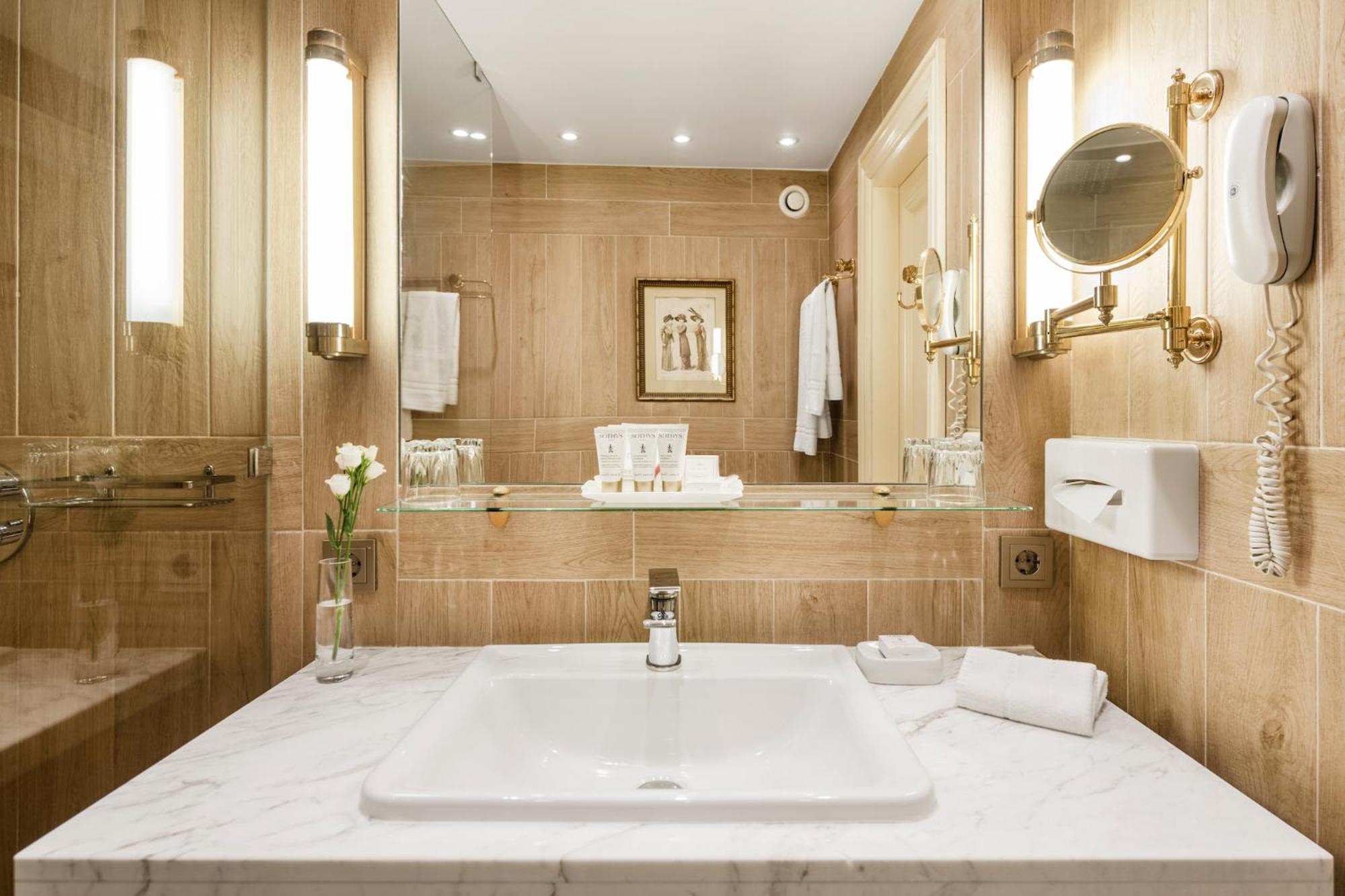 Classic Room with Spa Access photo 3