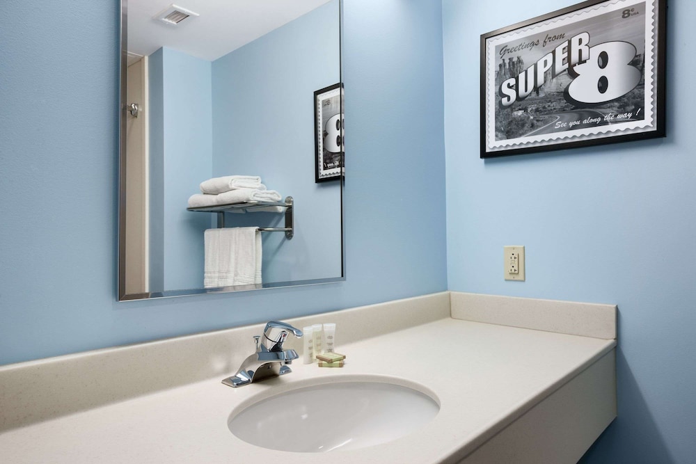 Studio Suite, 1 King Bed, Non Smoking - Photo 2