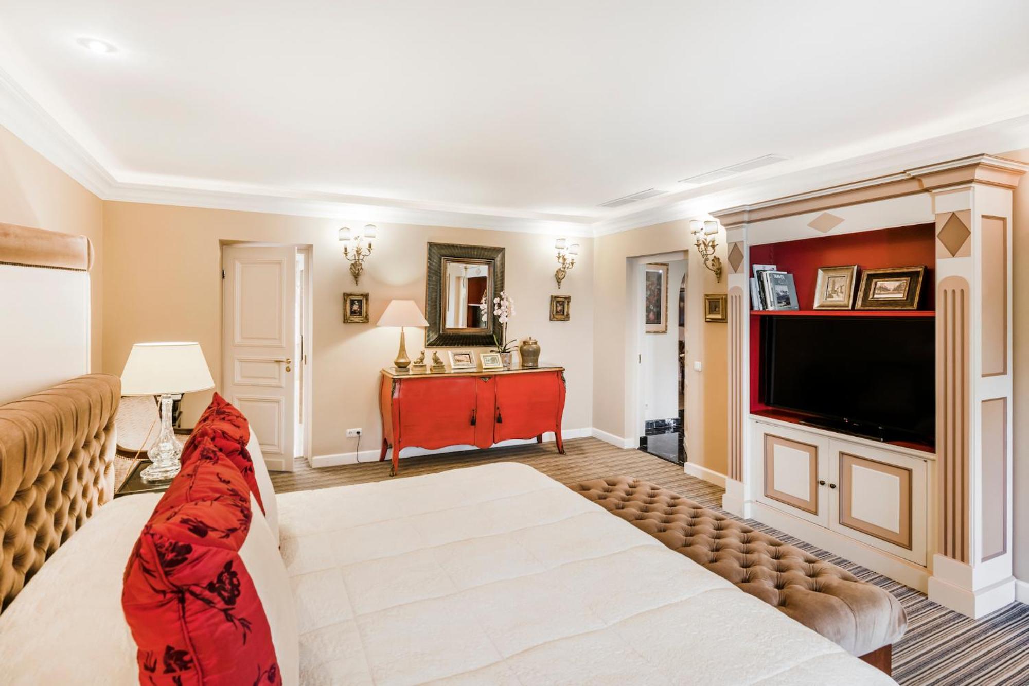 Presidential Suite with Spa Access photo 2