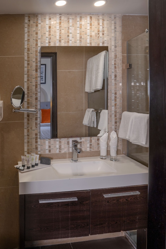 Deluxe Suite photo 2