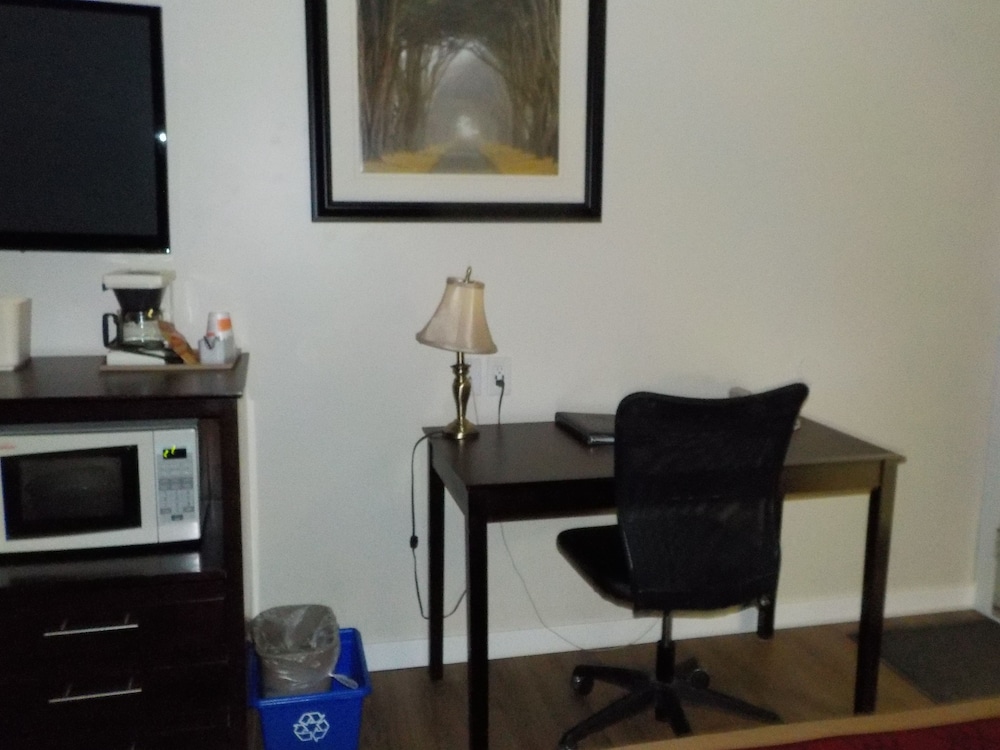 Standard Room, 2 Queen Beds - Photo 5