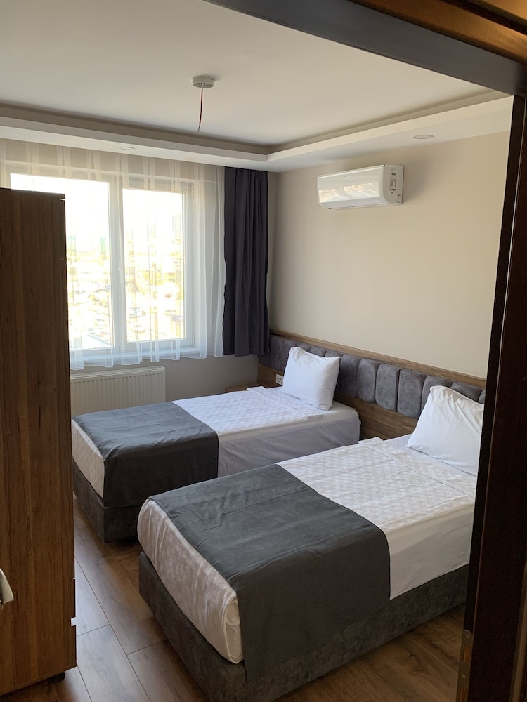 Three Bedroom Suite - Photo 9