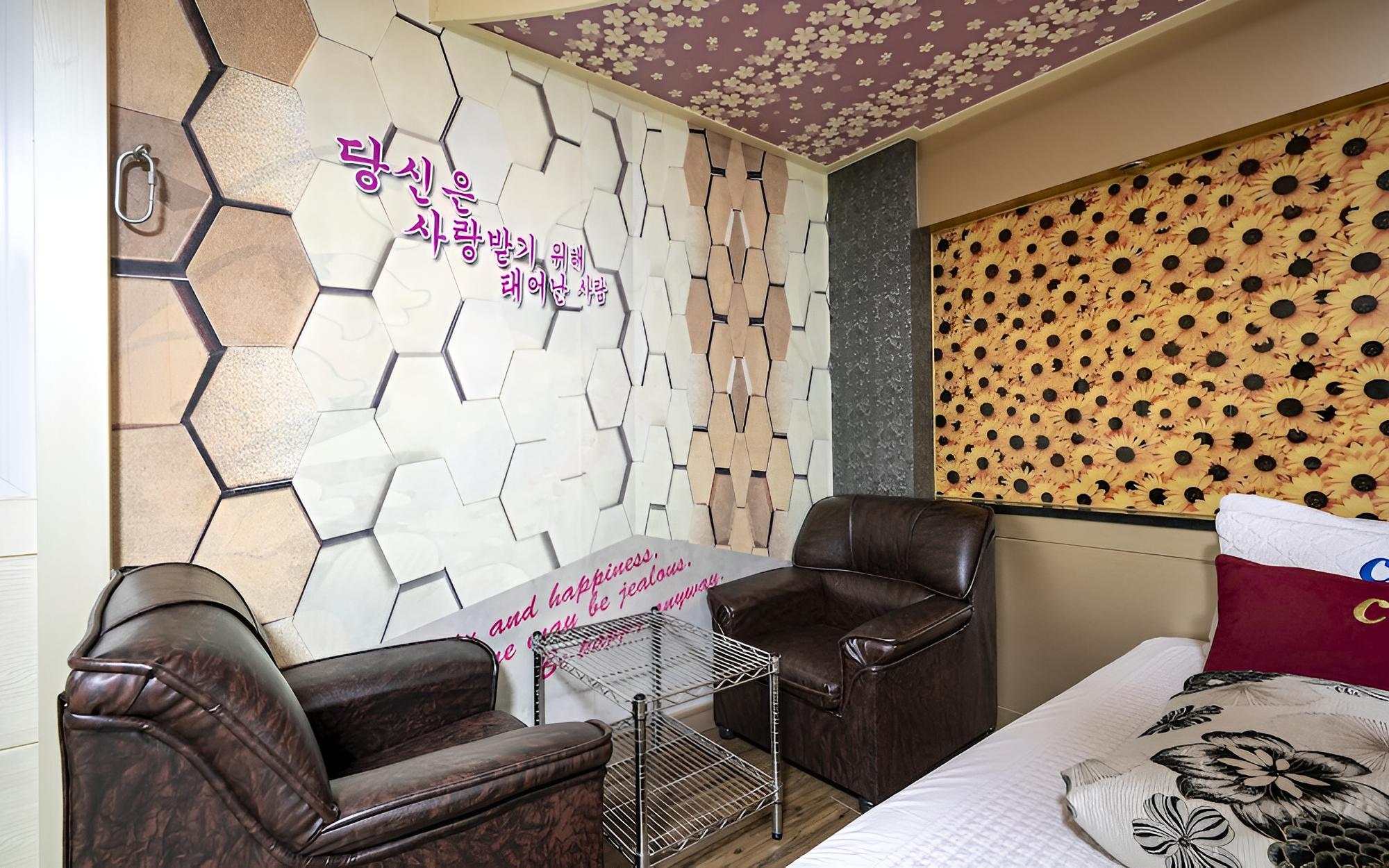 Room (VIP (Spacious room / No bicycles allo) photo 1