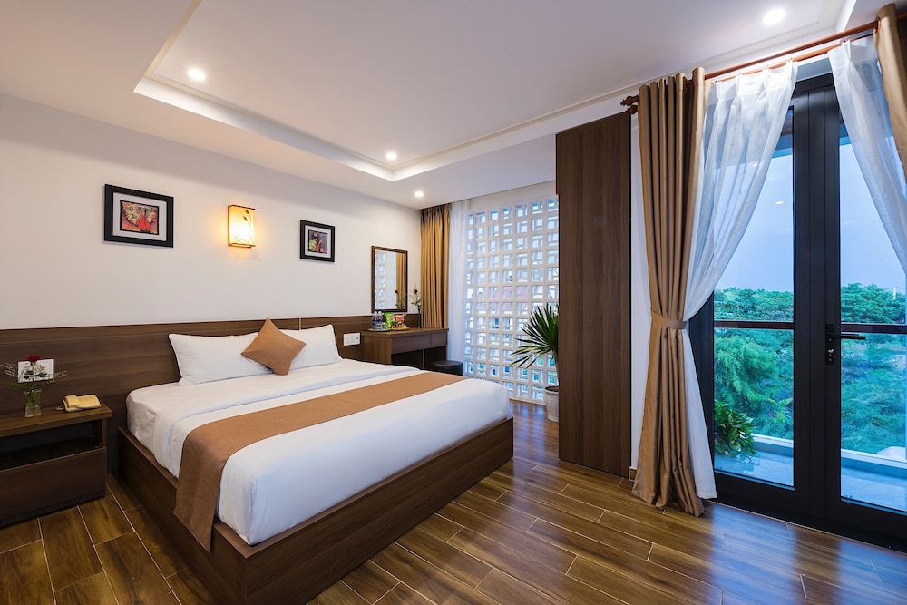 Deluxe Room, Balcony, City View - Photo 10