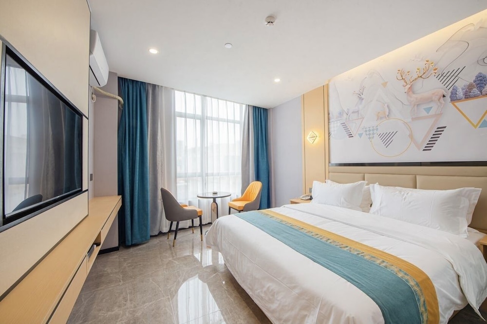 Basic Room, 1 Queen Bed