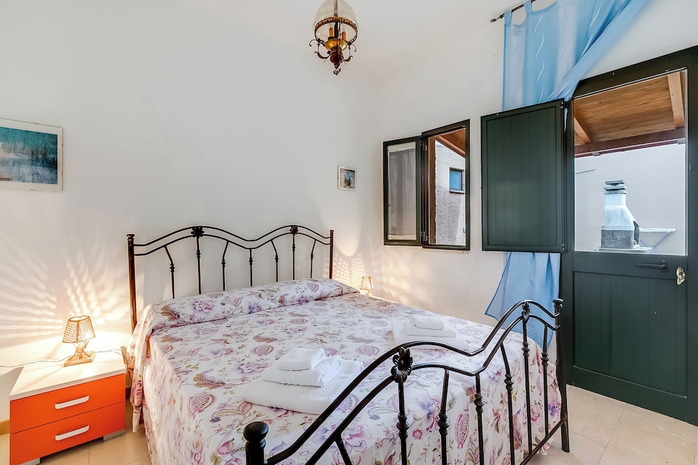 Family Apartment, Multiple Bedrooms (Basilico Among Greenery And Sea -)