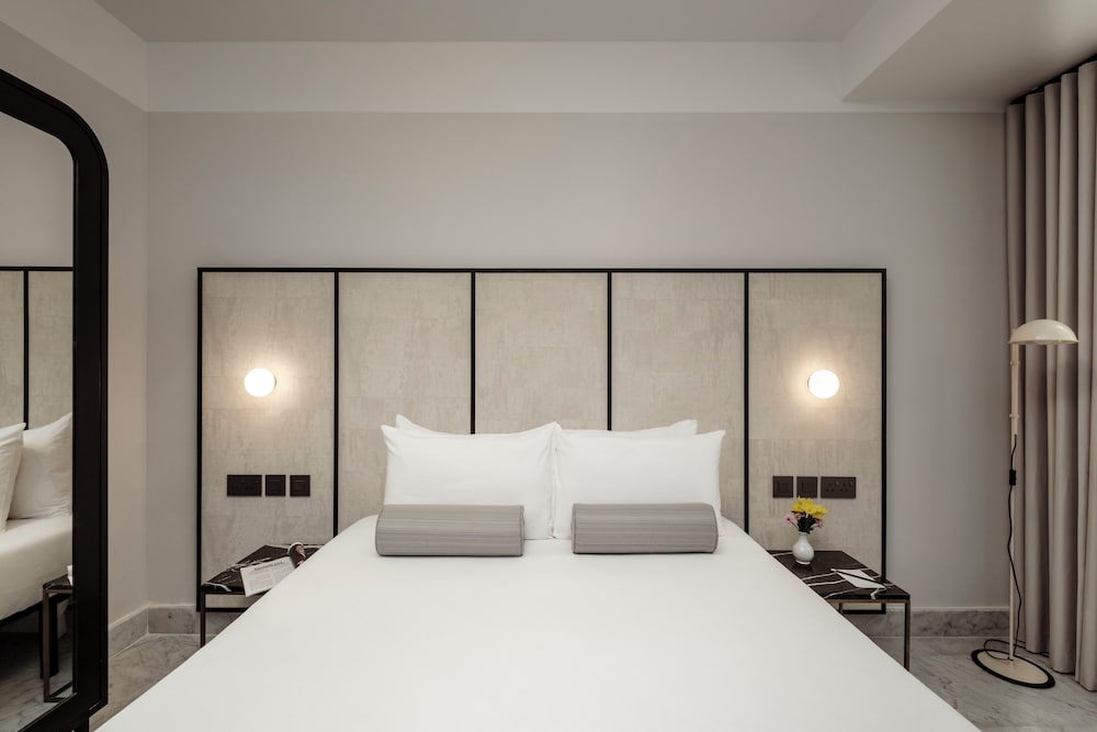 Classic Double or Twin Room, Courtyard View photo 2