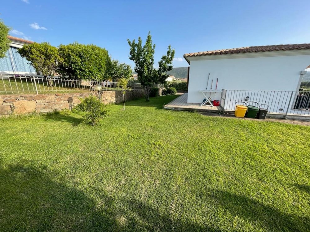 Villa photo 2