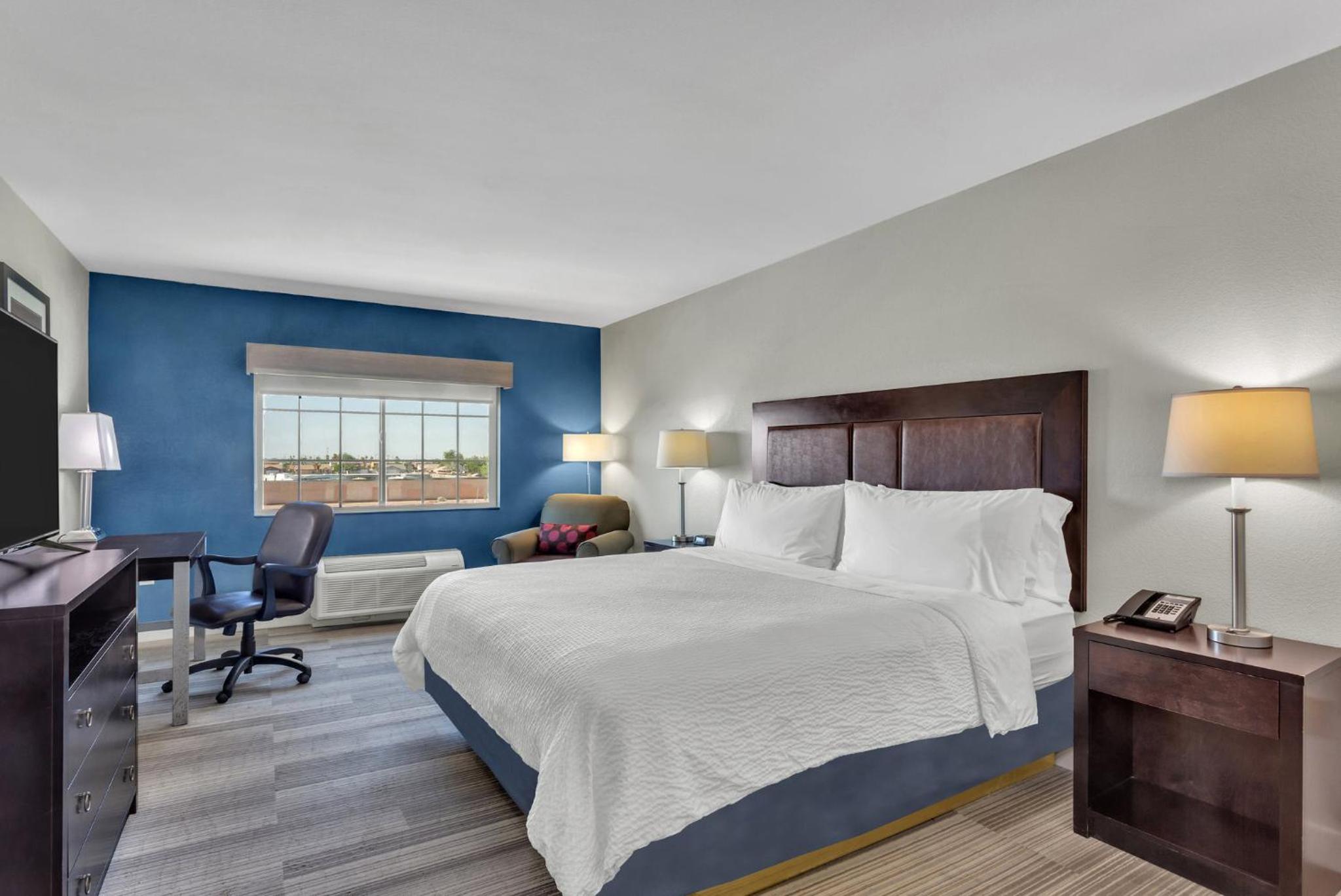 One-Bedroom King Suite photo 1