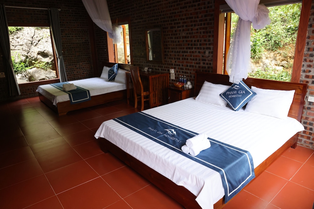 Family Double Room, 1 Bedroom, Private Bathroom, Mountain View photo 3