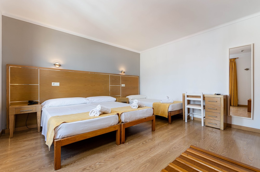 Triple Room, Balcony (with extra bed) - Photo 2