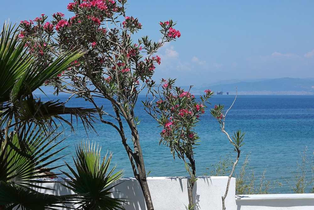 Byblos Aqua, The Amazing Sea Front Villa photo 3