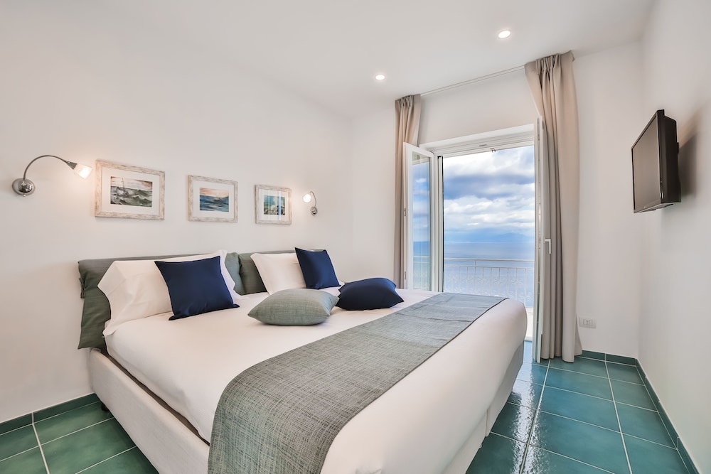 Deluxe Studio Suite, Sea View photo 3