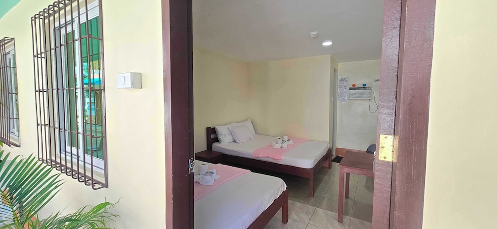 Standard Quadruple Room - Photo 3