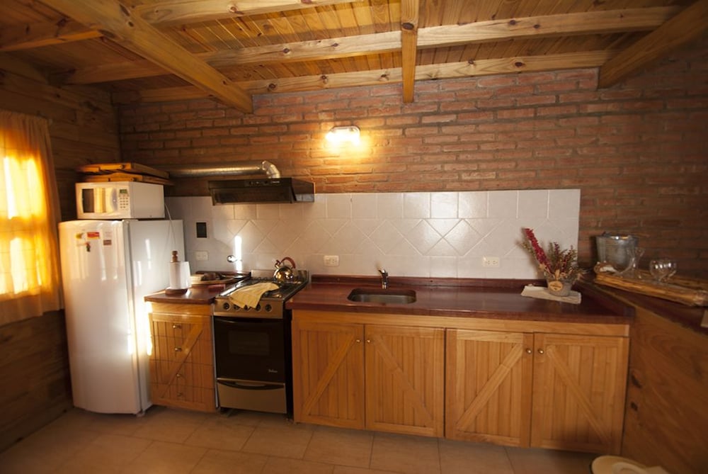 Classic Cabin, 1 Queen Bed, Non Smoking, Private Bathroom (Romantic Dreams CH) photo 2