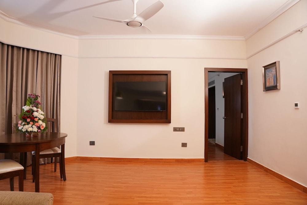 Katriya Superior Suite - Photo 8