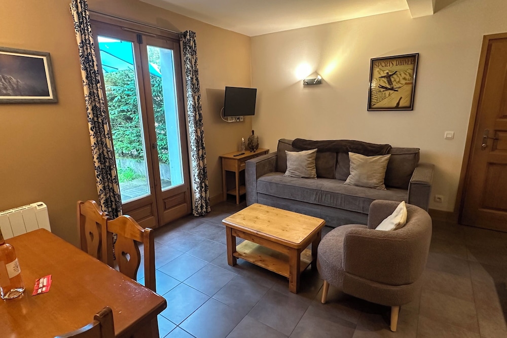 Family Apartment, Multiple Bedrooms (Vallorcine Buet 01 ski in / ski out) Family Apartment, Multiple Bedrooms (Vallorcine Buet 01 ski in / ski out)