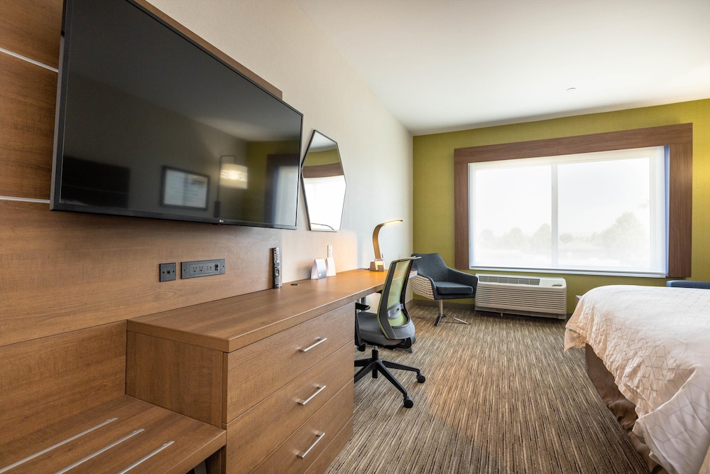 Suite, Multiple Beds - Photo 3