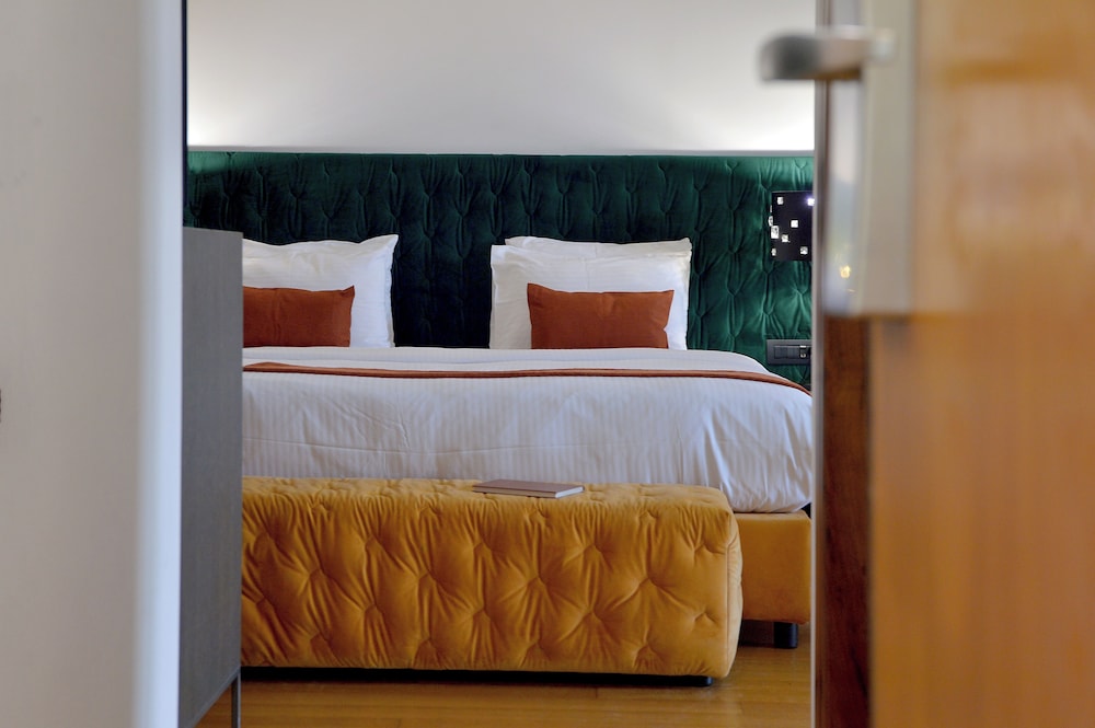 Executive Suite, Acropolis View thumbnail 6