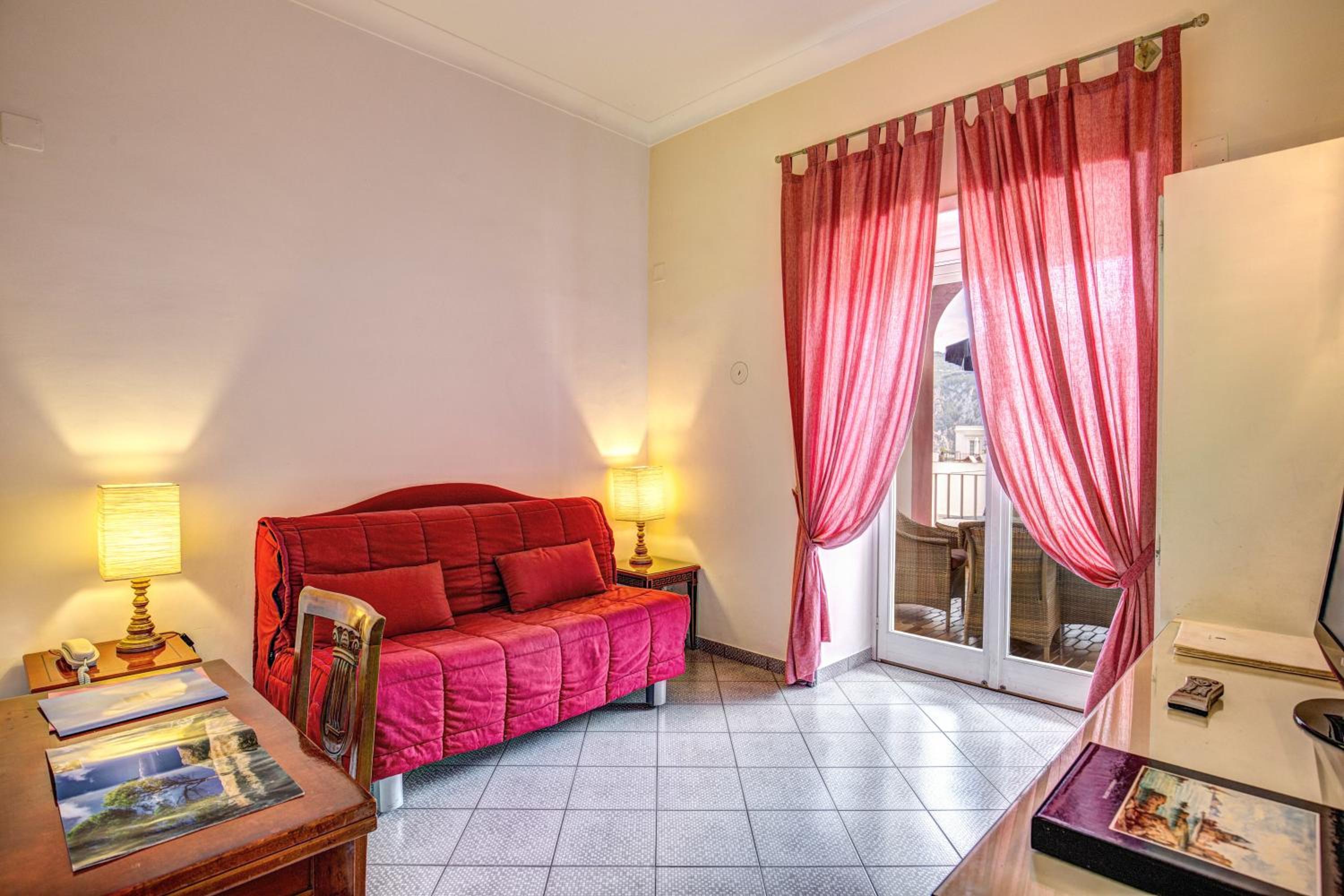 Double Room with Balcony and Sea View photo 3