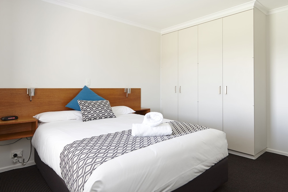 Three Bedroom Suite, Free Wi-Fi & Parking photo 2