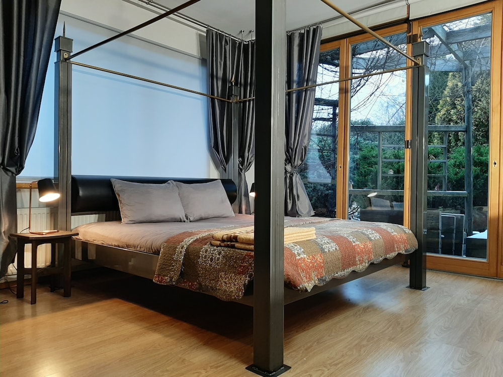 Exclusive Studio Suite, Multiple Beds, Garden View (Sofia) photo 3