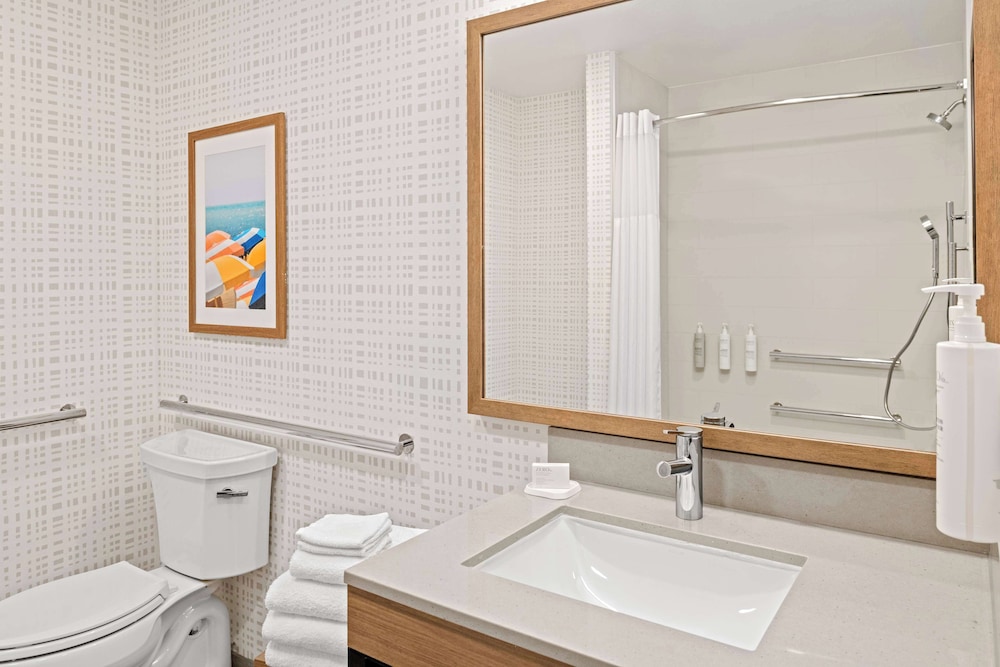 Studio, 1 King Bed, Accessible, Bathtub (Mobility) - Photo 11