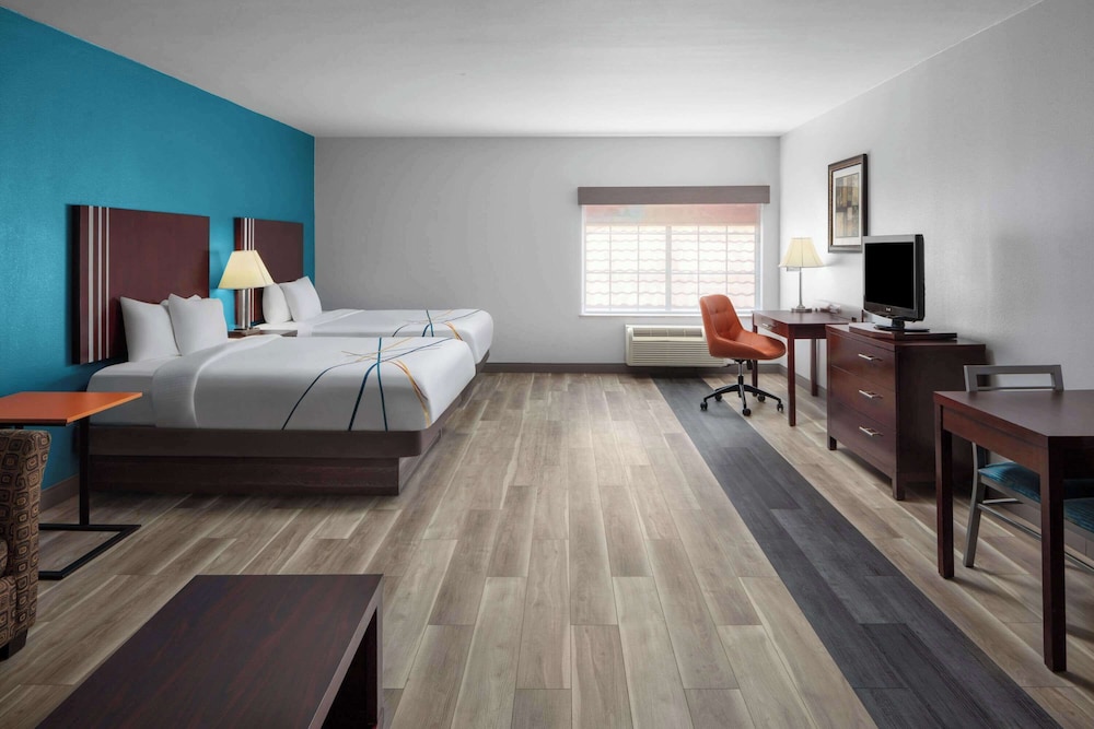Suite, 2 Queen Beds - Photo 1