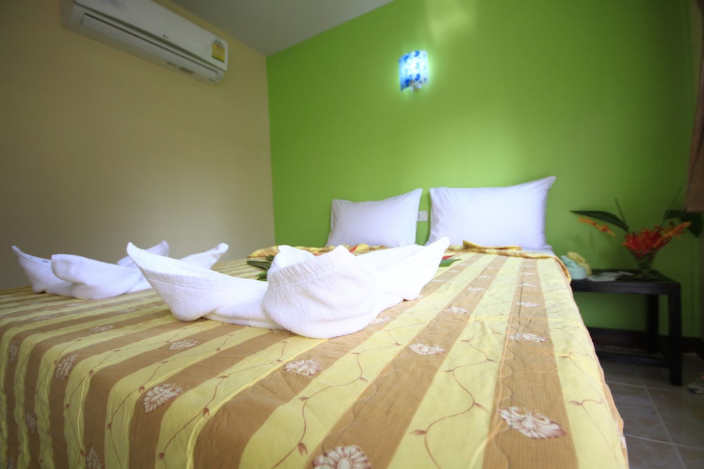 Standard Double Room Fan Only photo 3
