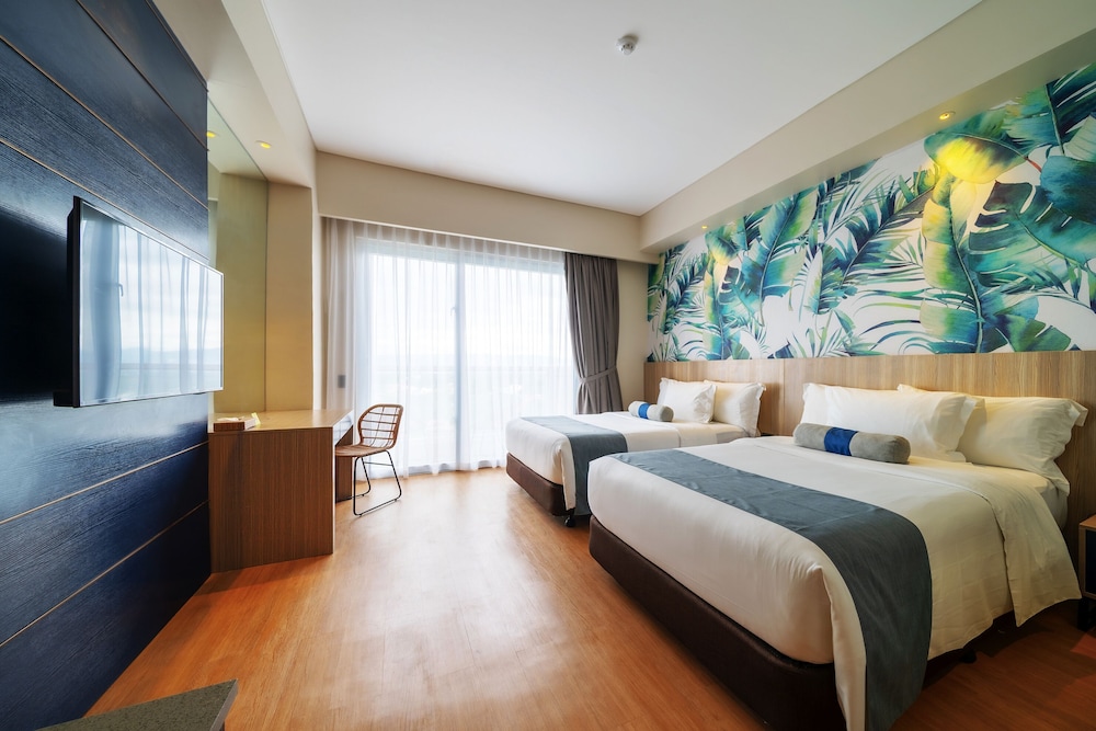 Solea Palm City View - Photo 1