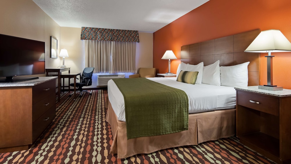 Standard Room, 1 King Bed, Non Smoking, Refrigerator