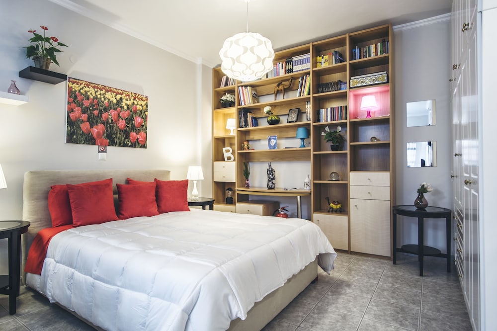 Deluxe Apartment with Private Garden