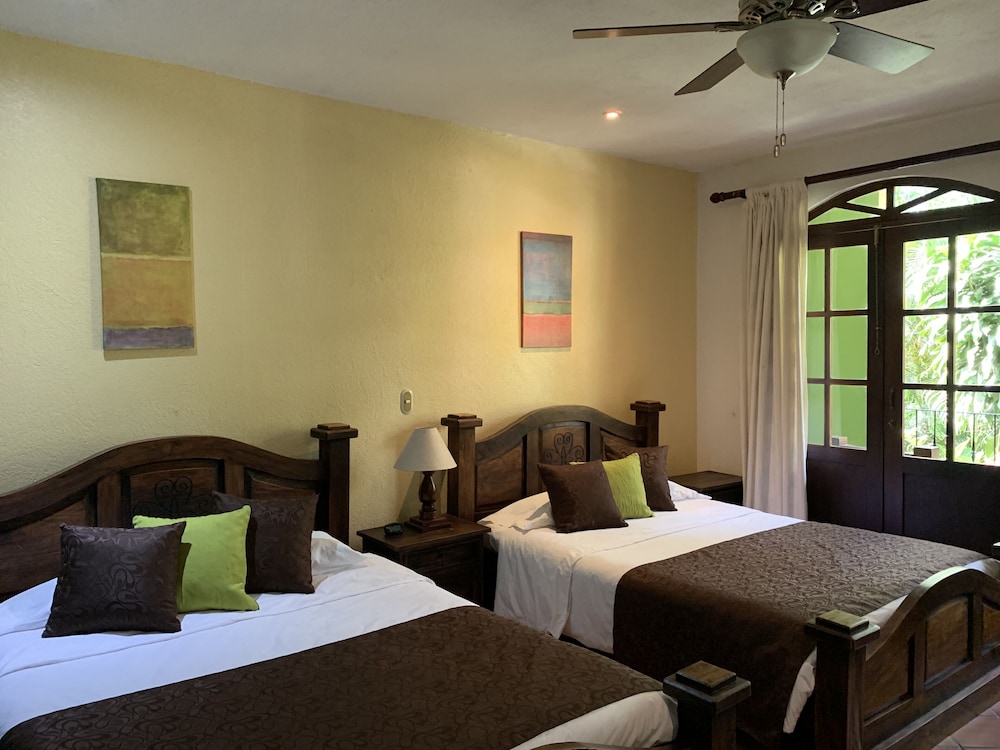 Superior Double Room, 2 Queen Beds (No A/C)