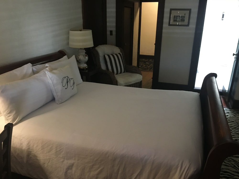 Standard Room, 1 Queen Bed photo 3