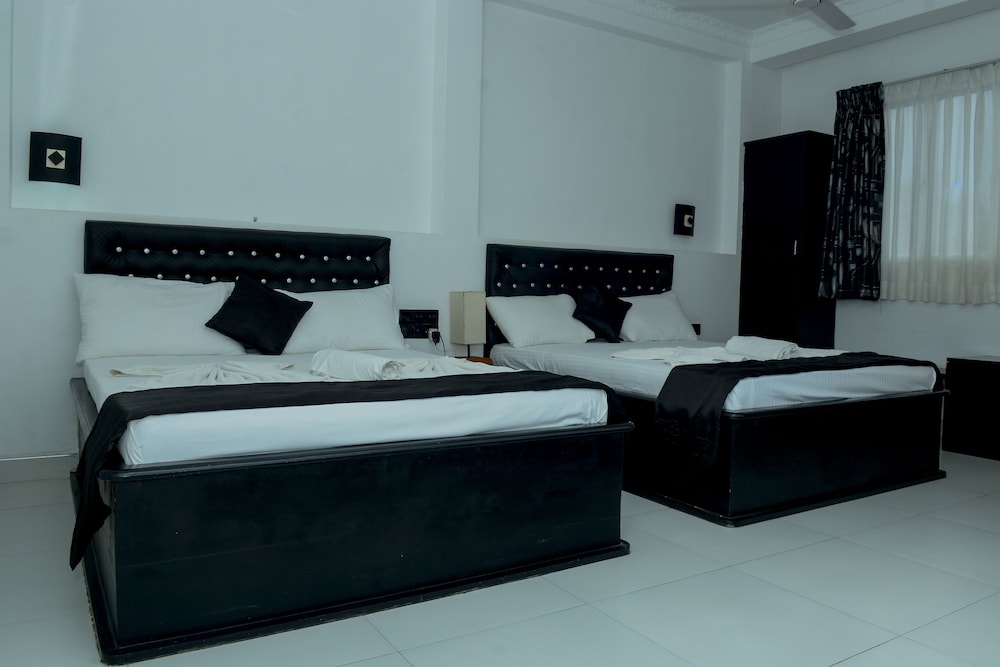 Royal Suite, 2 Queen Beds, Executive Level photo 3
