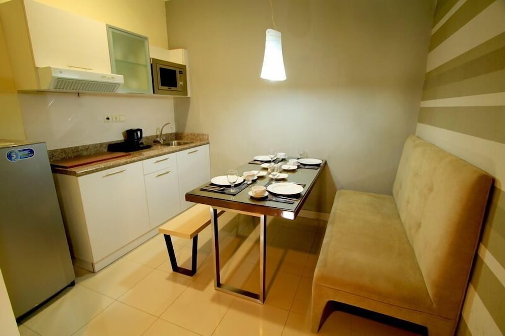 Business Suite - Photo 4