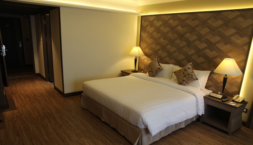 Deluxe Premier Double or Twin Room - Photo 2