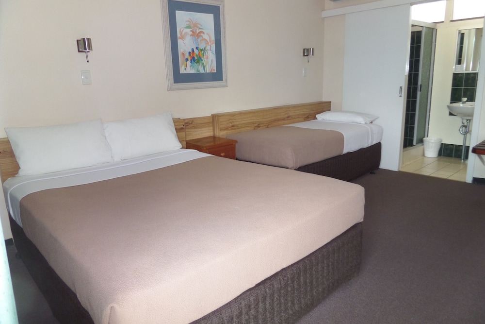 Standard Suite (twin share) photo 3