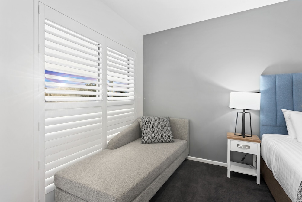 Premier Room, 1 King Bed, Sea View photo 3